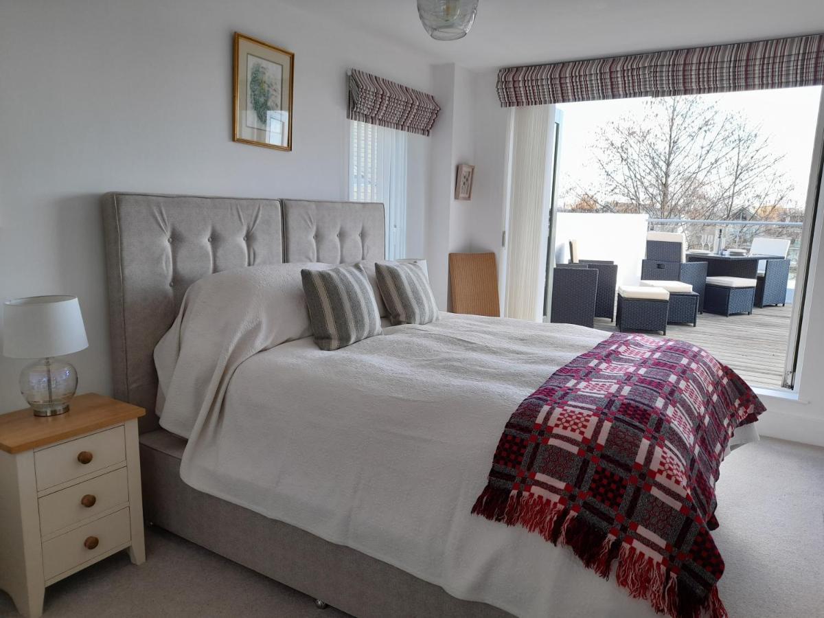 Crow'S Nest Penthouse Apartment With Free Spa Access Somerford Keynes Экстерьер фото