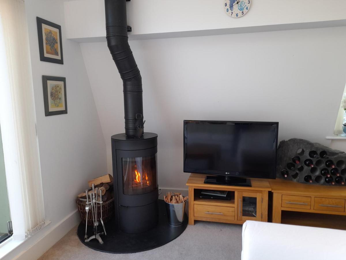 Crow'S Nest Penthouse Apartment With Free Spa Access Somerford Keynes Экстерьер фото