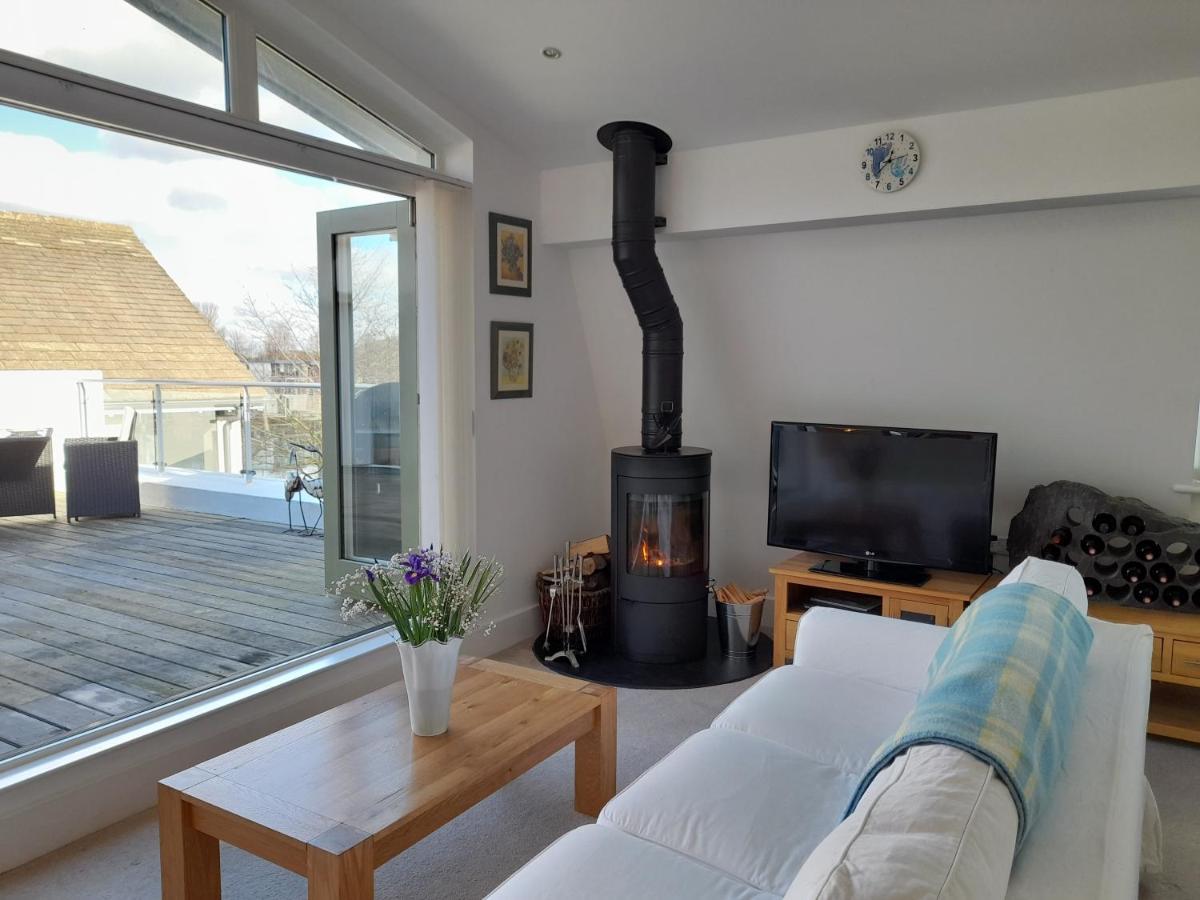 Crow'S Nest Penthouse Apartment With Free Spa Access Somerford Keynes Экстерьер фото