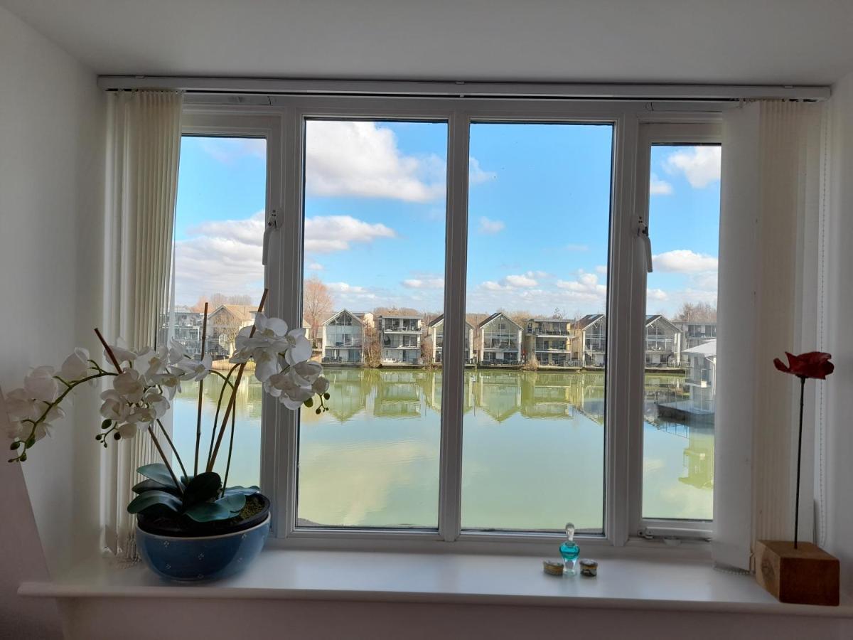 Crow'S Nest Penthouse Apartment With Free Spa Access Somerford Keynes Экстерьер фото
