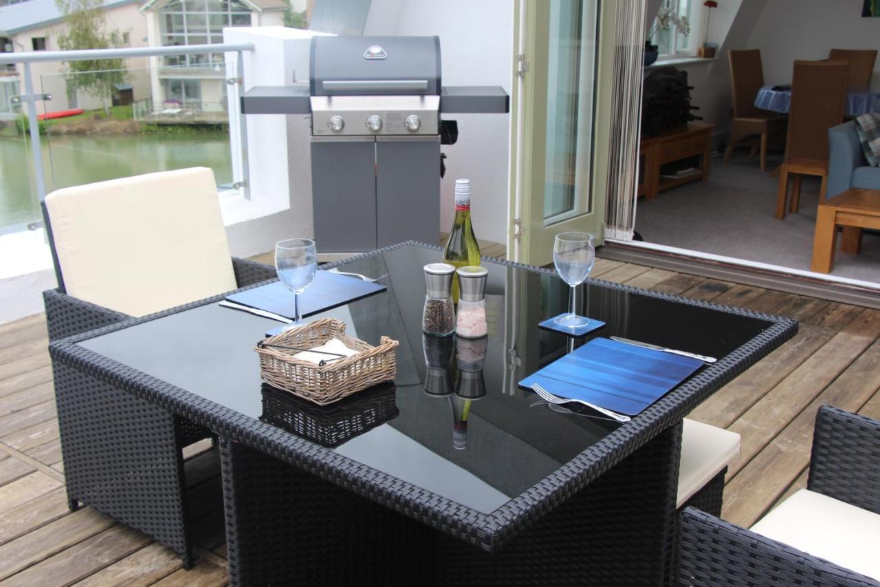 Crow'S Nest Penthouse Apartment With Free Spa Access Somerford Keynes Экстерьер фото