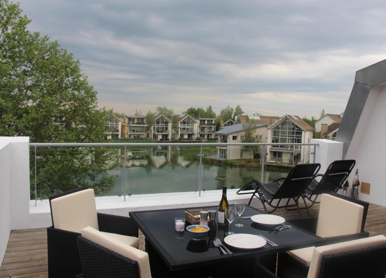 Crow'S Nest Penthouse Apartment With Free Spa Access Somerford Keynes Экстерьер фото