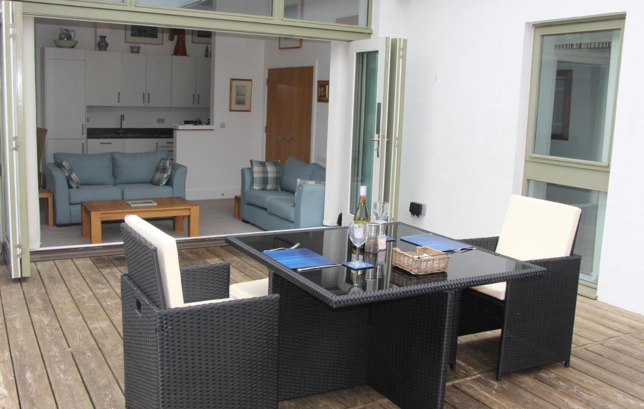 Crow'S Nest Penthouse Apartment With Free Spa Access Somerford Keynes Экстерьер фото