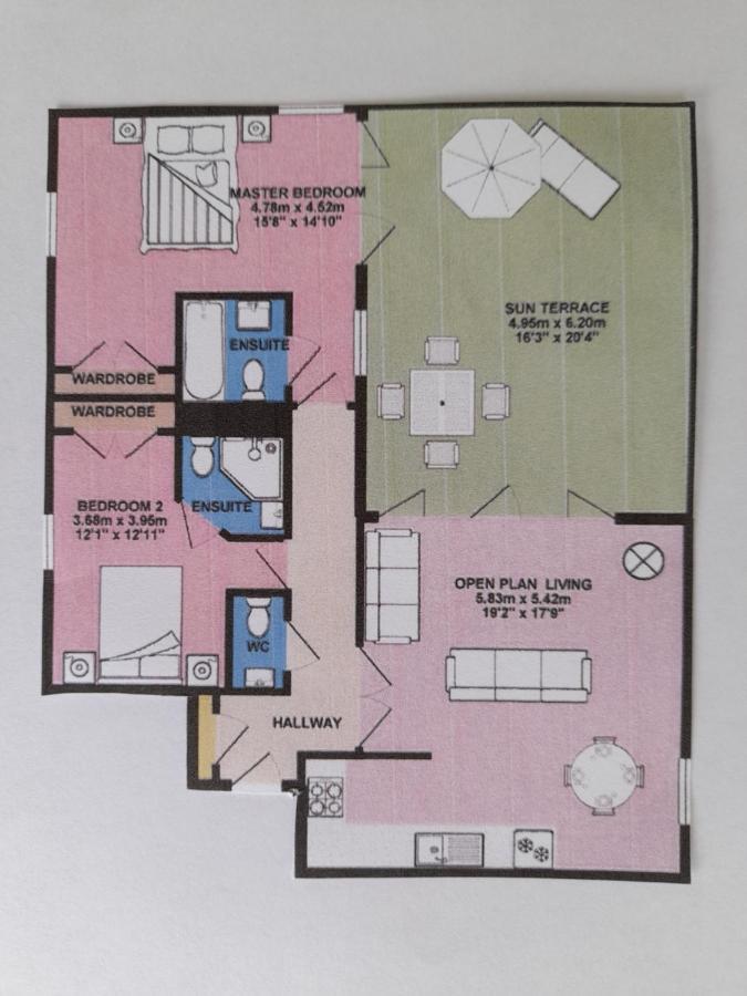 Crow'S Nest Penthouse Apartment With Free Spa Access Somerford Keynes Экстерьер фото