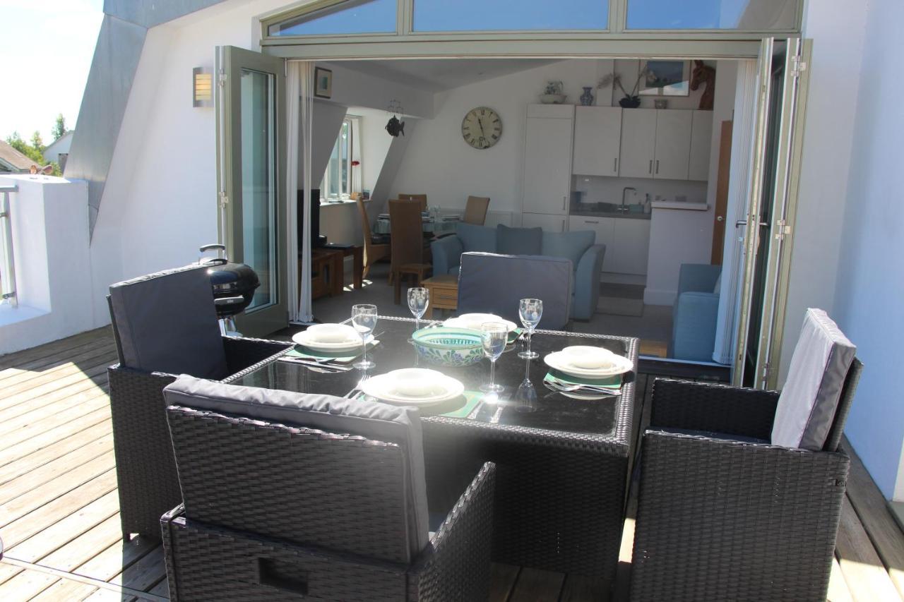 Crow'S Nest Penthouse Apartment With Free Spa Access Somerford Keynes Экстерьер фото