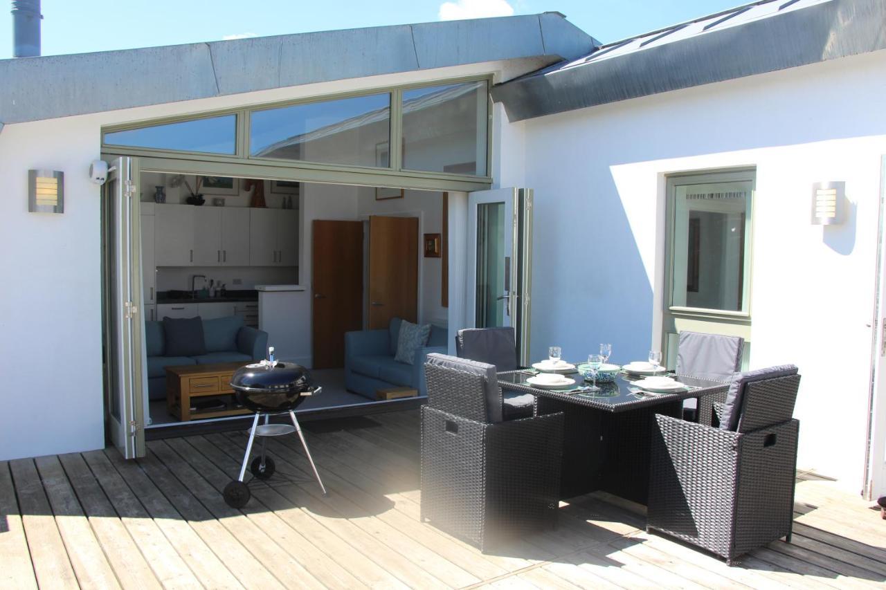 Crow'S Nest Penthouse Apartment With Free Spa Access Somerford Keynes Экстерьер фото