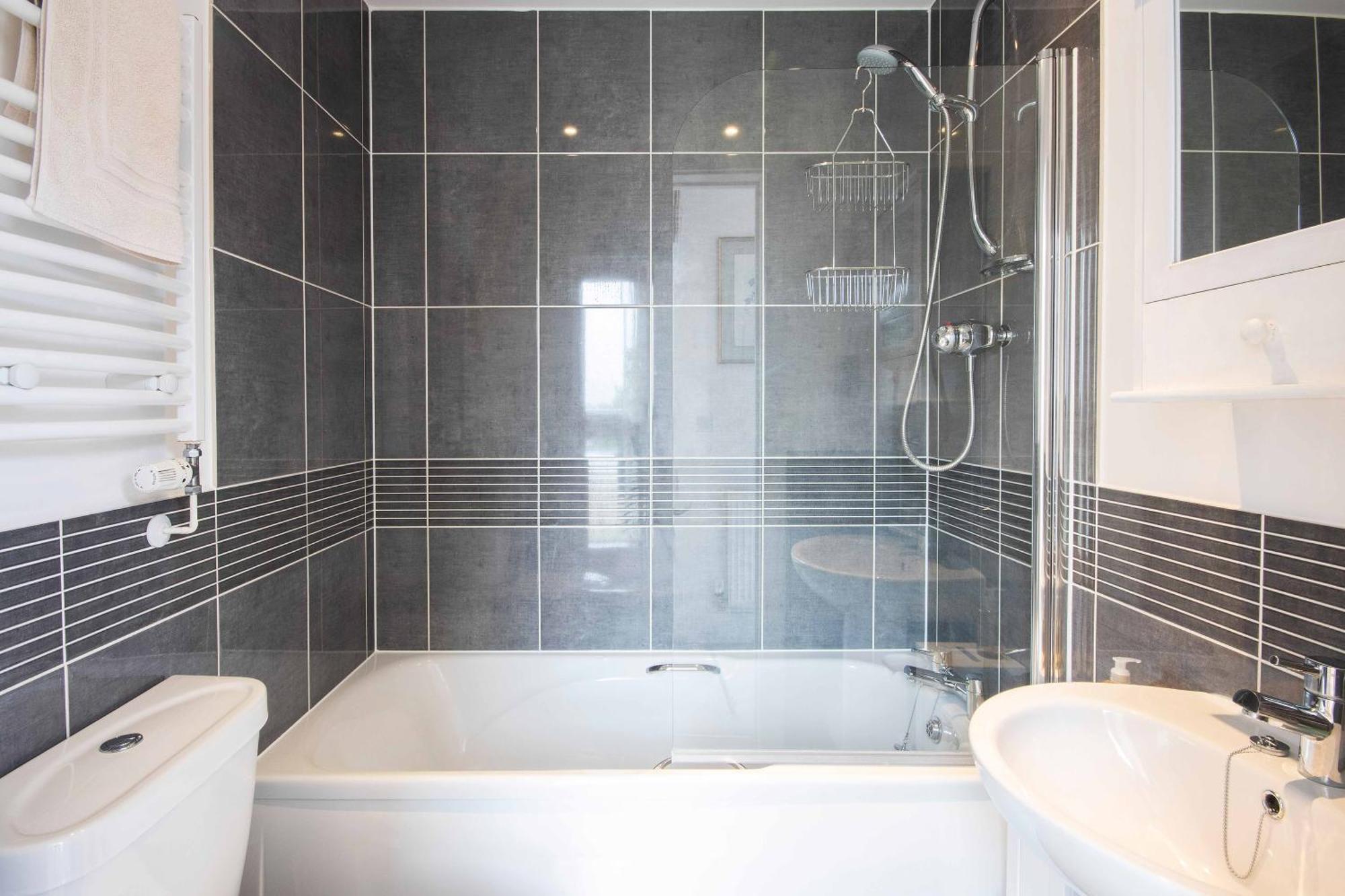 Crow'S Nest Penthouse Apartment With Free Spa Access Somerford Keynes Экстерьер фото